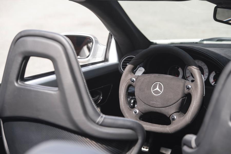 Интерьер Mercedes-Benz CLK-Class AMG DTM Cabriolet (A209) 2006 года  (фото 11 из 58)